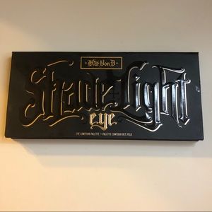 Kat Von D Makeup - Kat Von D Shade and Light Eye Shadow Palette Kat Von D Makeup - Kat Von D Shade and Light Eye Shadow Palette